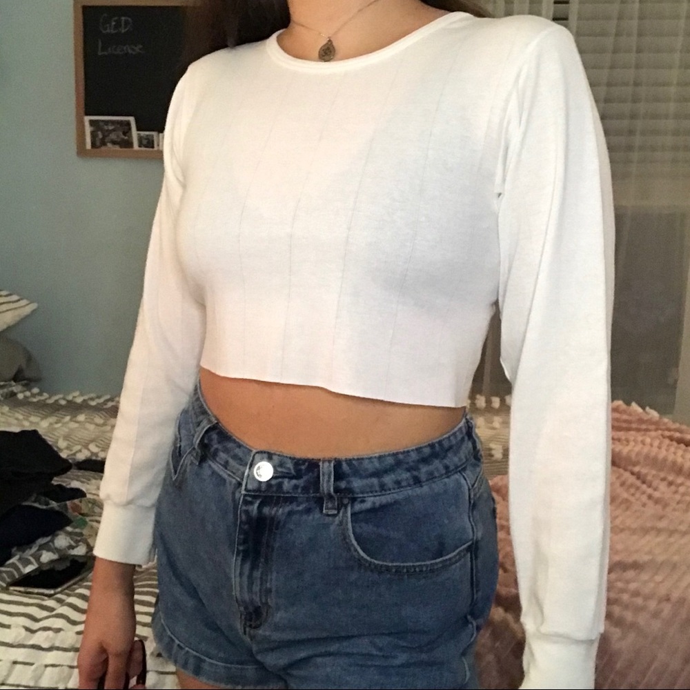 White long-sleeve crop top
